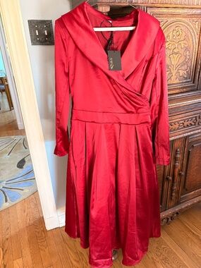 NWT NOOYIUS Red Satin Vneck Midi Evening Wedding Guest Dress Large